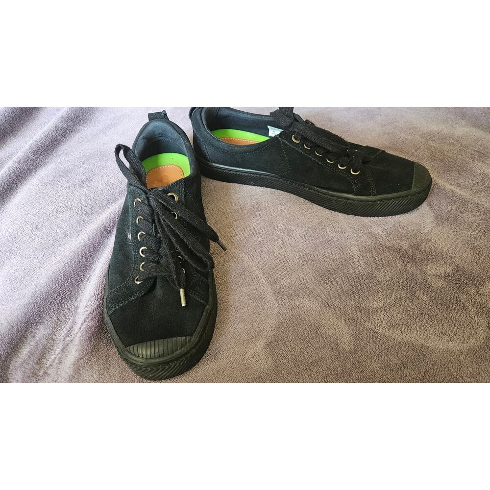 Cariuma Oca Low All Black Suede Sneakers,  Unisex‎ M9.5/W11 *$105